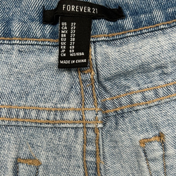 Women Jean short forever 21 ( USED )with beautiful flowers 💐 - Picture 7 of 7